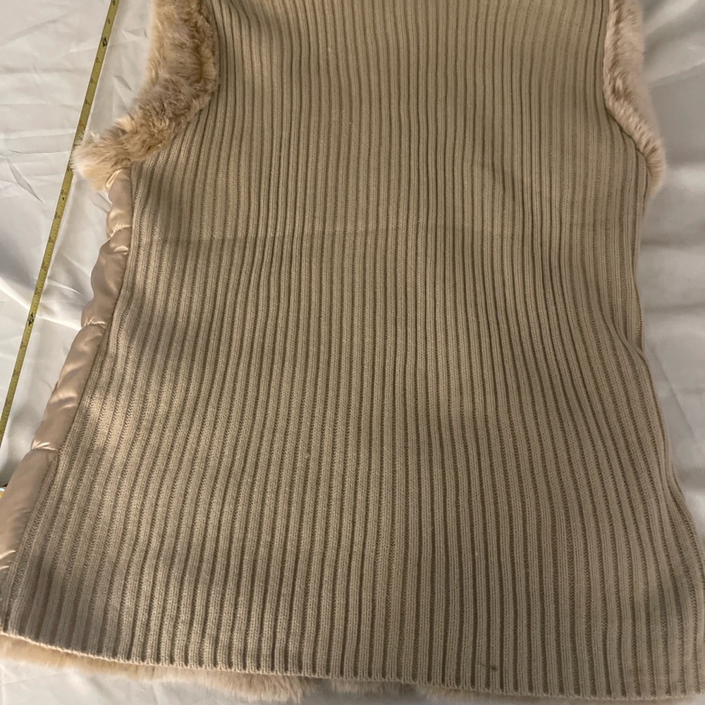 Womens Beige Puffer Vest Faux Fur Trim Knit Back Quilted Gold Zip Size XL - Picture 8 of 8